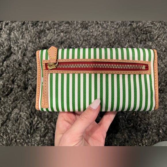 Dooney & Bourke wallet NWT - Picture 3 of 3